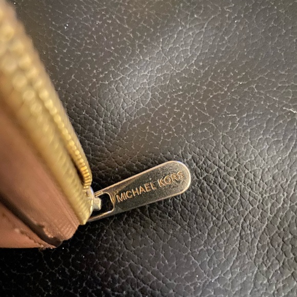 Michael Kors Carmel Brown Wristlet in very good condition - Picture 4 of 5